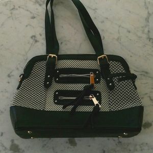 Black and cream purse from eighth by under one sky